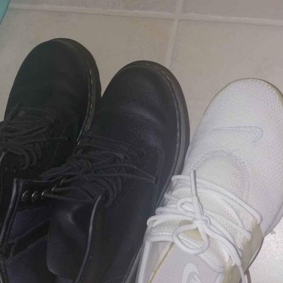 Doc Martens Junior 1460 Patent Leather Lace Up Boots - Picture 6 of 6